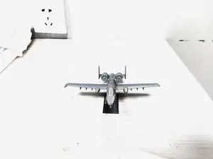 费尔柴尔德A-10“雷电Ⅱ”攻击机,等比例复刻版,带展示架