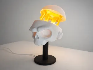 BRAINDROP – Skull Table Lamp with Glowing Brain