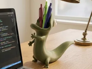HOPPERS - TOM LIZARD MEME DESK BUDDY PEN HOLDER