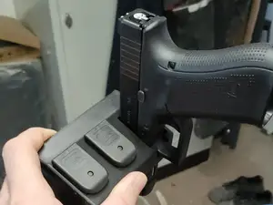 Glock 17 & 19 Halterung + 2 Magazine