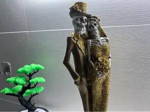 A loving Mexican couple of skeletons :)