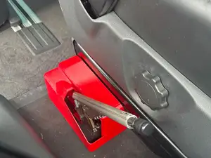 T6.1 tiefergelegte Handbremsabdeckung Linkslenker.