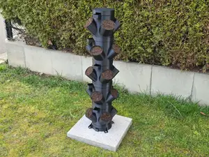 planting tower with soil - Pflanzturm mit Erde