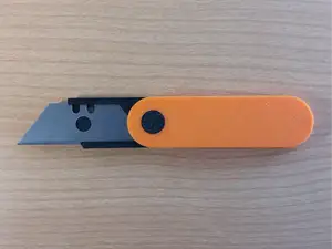 Folding utility blade