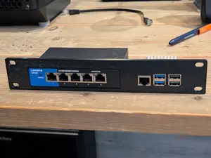 10 inch rack rpi5 and 5p Linksys switch (1u)