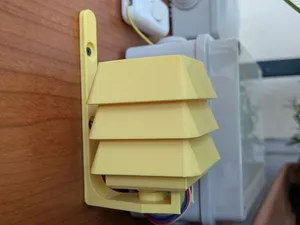 Stevenson Screen with magnetic holder