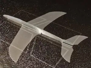 weit fliegendes schnelles flugzeug