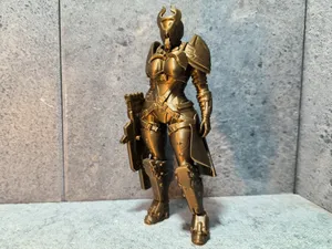 Figur einer Cyborgkriegerin