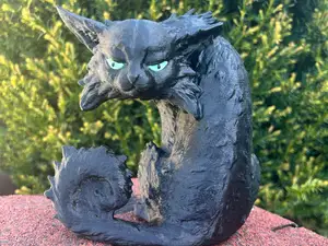 Scary garden cat (hollow version)