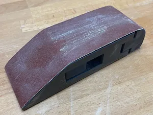 Sanding block with excentric clamp