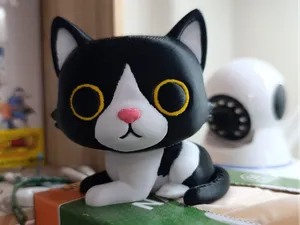 Gato tipo Funko Chibi multicolor blanco negro raza