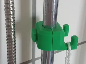 Duschstangenhalter mit zwei Haken