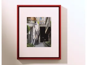 Floating Frame with Shadow Gap