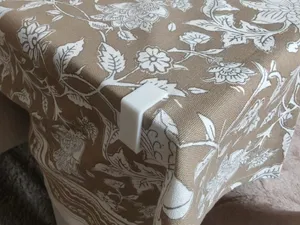 Table cloth holder