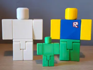 Roblox Noob – Customisable Figure (Support-Free)