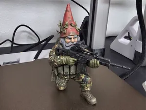 Taktischer Gartenzwerg - Tactical Gnome Soldier