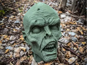 Halloween Zombiekopf steigt auf