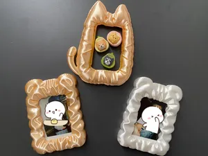 可爱猫咪+小熊丝绸柔软彭彭质感相框(拍立得mini尺寸+3寸小卡)可调节