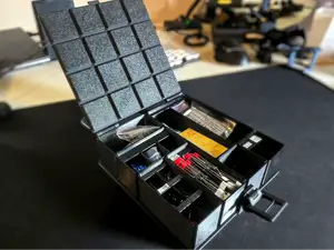 Superlight Gridfinity case (Clickfinity base)