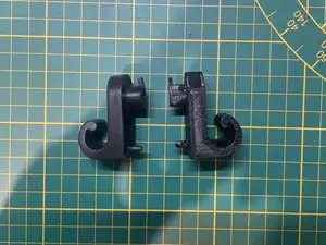 Toyota Avensis T25 boot hook