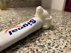 bouchon dentifrice Shrek avec son trone