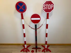 Universal Pfosten mit STOP, Parkverbot Schilder