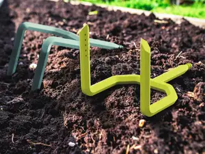 Root irrigator for micro-drip/spray system