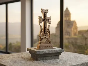 Armenisches Chatschkar (Kreuzstein) – Kreuz