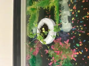 Fish tank floating plant pot