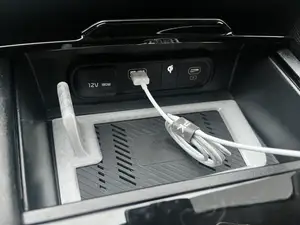 KIA Sportage NQ5 (2022 - ) Phone holder