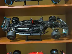 W14 Mercedes technic F1 stand (42171)