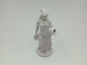 Klassische Wasserträgerin – antike Eleganz