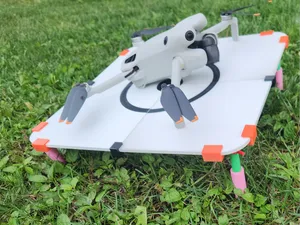 Drone landing pad with adjustable legs