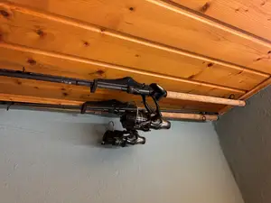 rod-holder_ceiling_facing_left