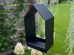 Modernes Vogelhaus – zum Hängen oder Schrauben 
