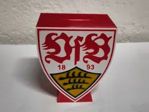 VfB-Spardose im Pokalformat