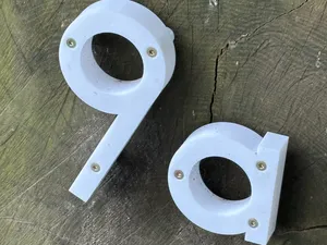 Hausnummer 9 und kleines a