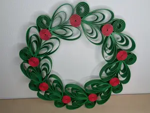 Classic Christmas Quilling Wreath (Green & Red)