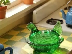 Miniature Antique "Hen on a Nest" non-opening