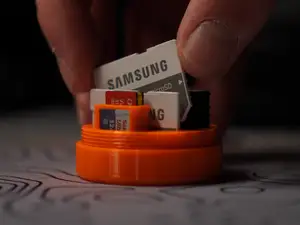 Optimized SD / micro SD card holder travel box