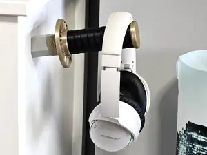 Katana headphones holder