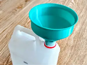 Funnel / 漏斗 For filling the canister