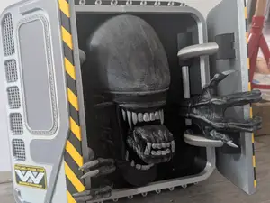 Alien Xenomorph Maintenance Hatch -Display Prop