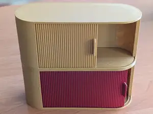 Box with roller shutter with a smooth surface