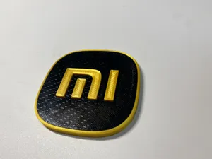 小米SU7 Ultra黄金车标