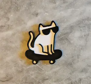 Skater cat badge / keychain