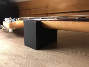 Guitar neck rest