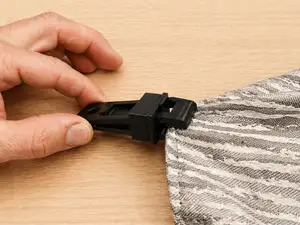 self-locking clip