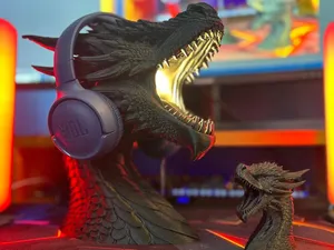 Dragon headphone holder + LIGHT