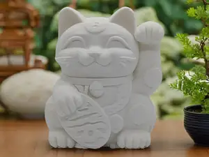 Lucky Charm – Maneki Neko Statue